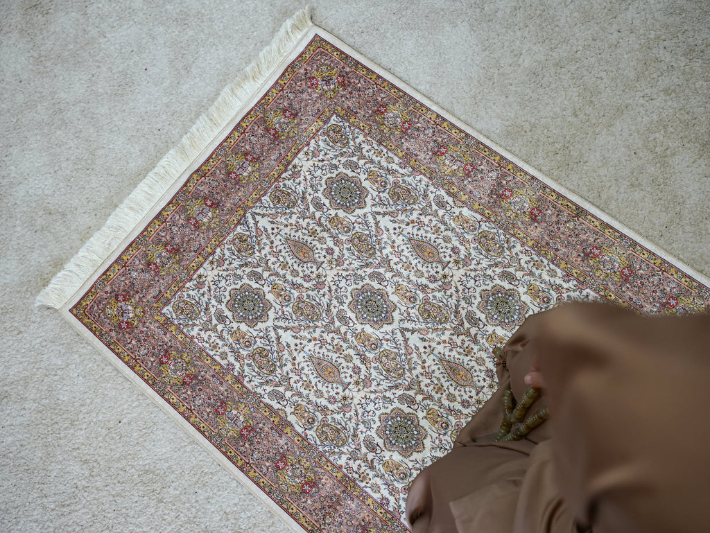 Tapis de prière Sakina – Praticité & Élégance (Essentielle)